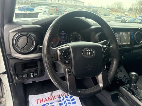 Used 2018 Toyota Tacoma TRD Sport image 14