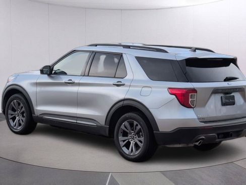 Used 2023 Ford Explorer XLT w/ Equipment Group 202A AWD/4WD image 3