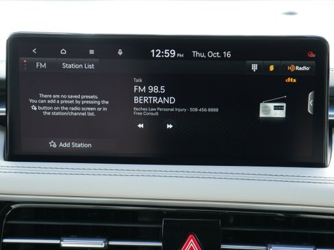 Used 2025 Genesis G70 2.5T image 16