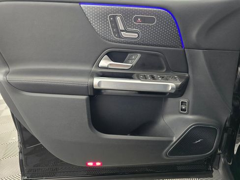 Used 2025 Mercedes-Benz GLB 250 4MATIC image 34