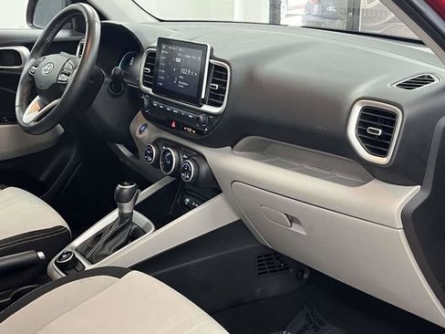 Used 2025 Hyundai Venue SEL FWD image 27