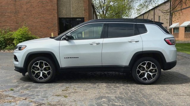 Used 2025 Jeep Compass Limited AWD/4WD image 5