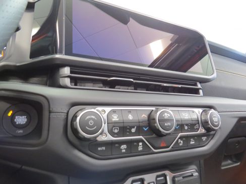 New 2025 Jeep Wrangler Unlimited Rubicon 392 image 27