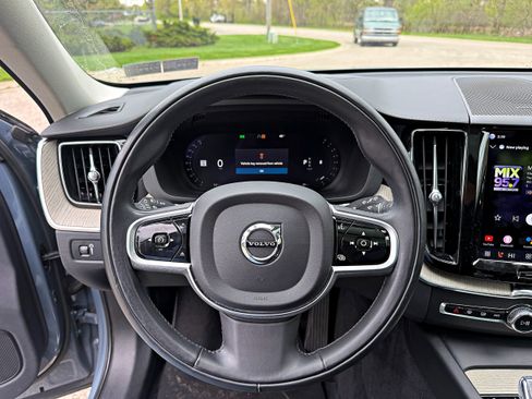 Used 2022 Volvo XC60 B5 Inscription w/ Climate Package AWD/4WD image 14