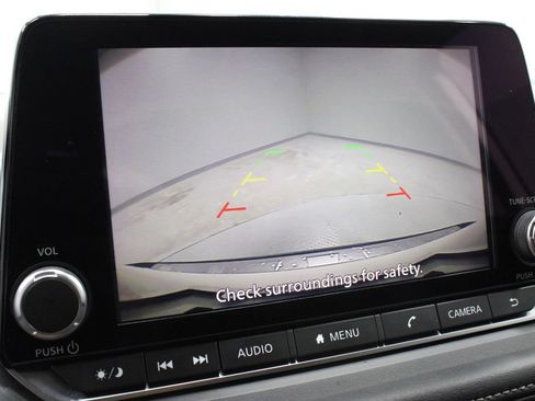 Used 2023 Nissan Rogue SV FWD image 3