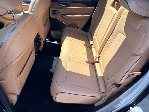 Certified 2024 Jeep Grand Cherokee Summit AWD/4WD image 26