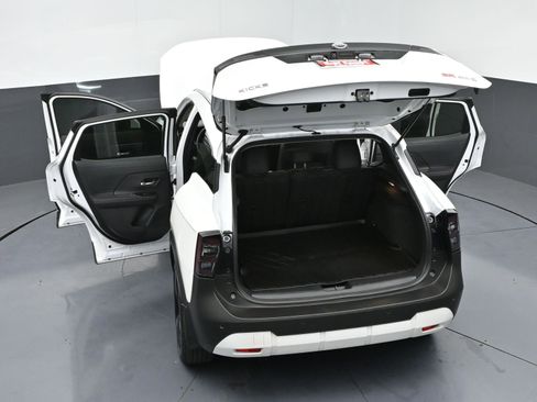 Used 2025 Nissan Kicks SR image 49