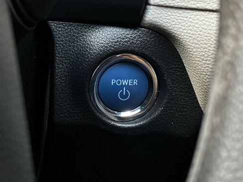 Used 2021 Toyota RAV4 XLE AWD/4WD image 16