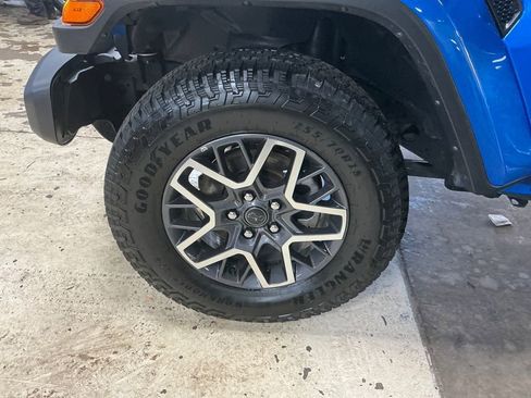 Certified 2025 Jeep Wrangler Unlimited Sahara AWD/4WD image 11