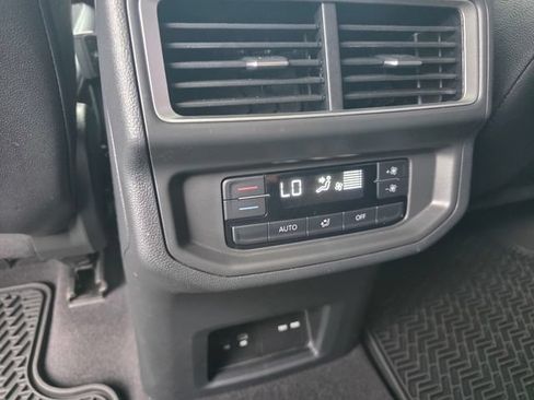 Used 2024 Volkswagen Atlas SE FWD image 15