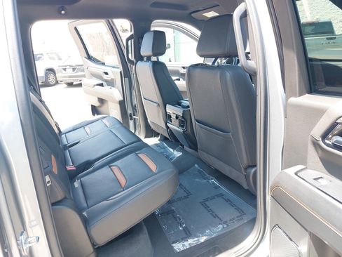 Used 2024 GMC Sierra 1500 AT4 w/ Technology Package AWD/4WD image 11