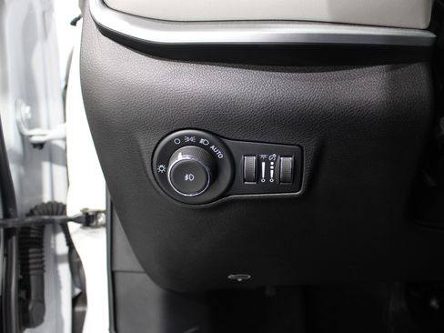 Used 2025 Jeep Compass Limited AWD/4WD image 8
