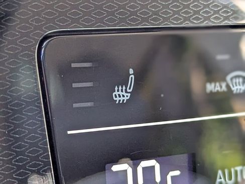 Used 2025 Volkswagen Taos SE w/ Panoramic Sunroof Package image 21