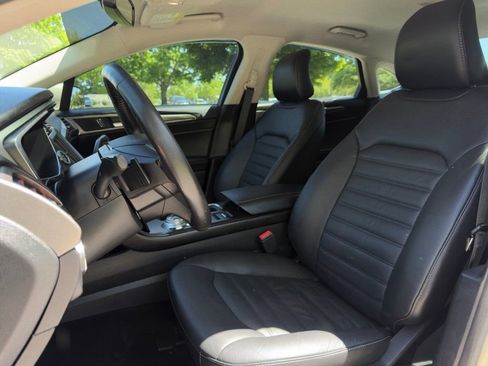 Used 2017 Ford Fusion SE w/ Fusion SE Technology Package FWD image 22