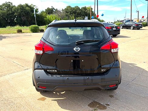 Used 2020 Nissan Kicks SV FWD image 5