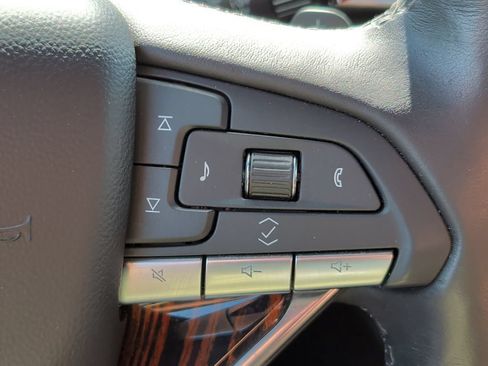 Used 2023 Cadillac Escalade Premium Luxury AWD/4WD image 13
