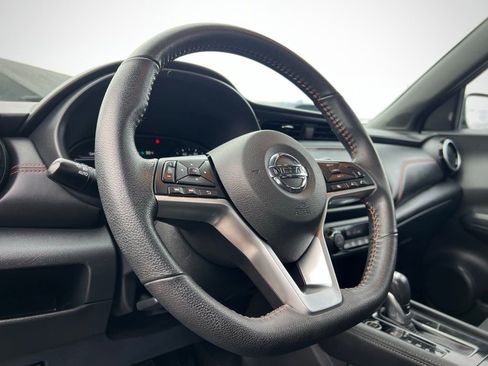 Used 2021 Nissan Kicks SR image 32