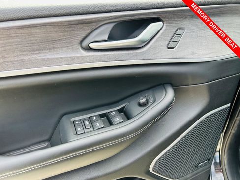 Used 2023 Jeep Grand Cherokee L Limited w/ Luxury Tech Group II image 17