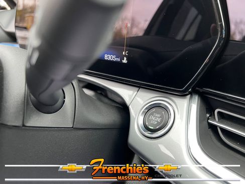 Used 2025 Chevrolet Trax LT w/ LT Convenience Package FWD image 15