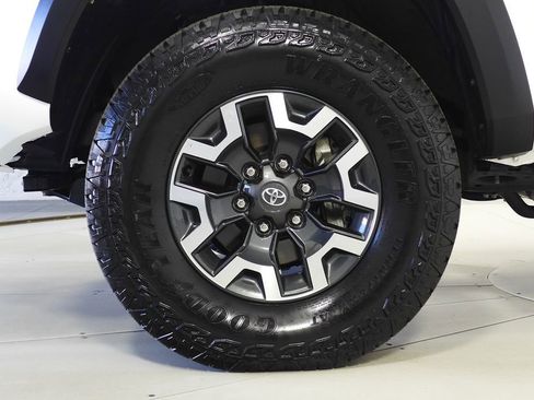 Used 2022 Toyota Tacoma TRD Off-Road image 5