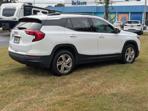 Used 2020 GMC Terrain SLE w/ Driver Convenience Package FWD image 4
