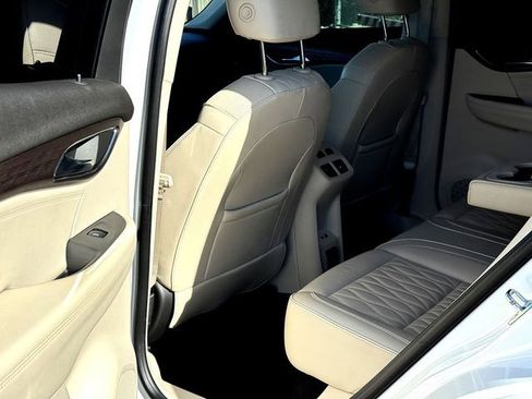 Used 2021 Buick Envision Avenir w/ Technology Package II image 24