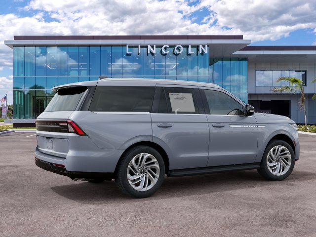 New 2027 Lincoln Navigator Premiere RWD image 6
