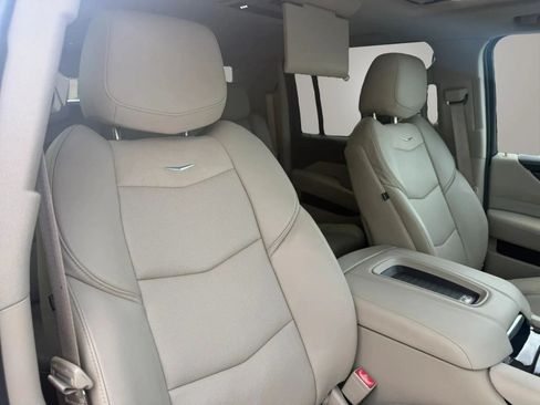 Used 2019 Cadillac Escalade ESV Luxury AWD/4WD image 65