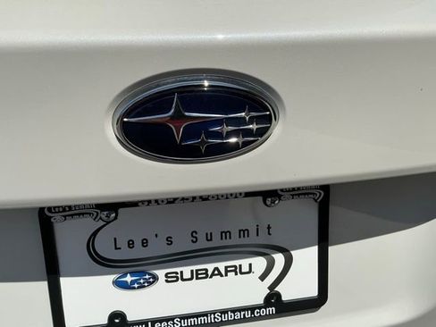 Used 2018 Subaru Outback 3.6R Touring AWD/4WD image 4