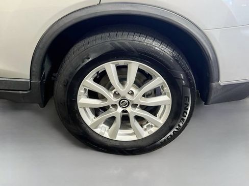 Used 2019 Nissan Rogue SV FWD image 24