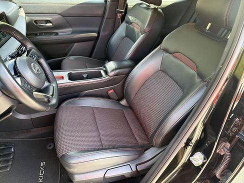 Certified 2025 Nissan Kicks SR FWD image 17