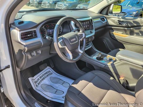 Used 2023 GMC Acadia SLE w/ Driver Convenience Package image 9