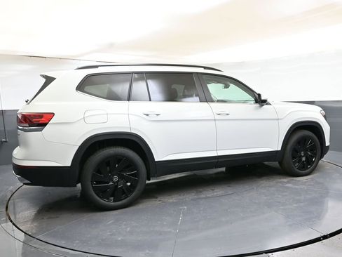 Used 2025 Volkswagen Atlas SE w/ Panoramic Sunroof Package image 6