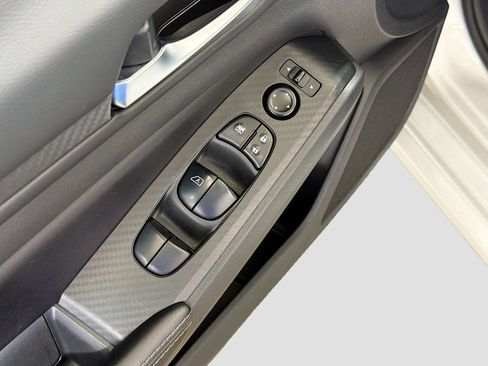 Used 2024 Nissan Altima 2.5 SV FWD image 18