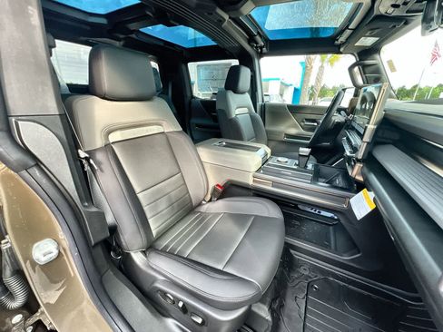 New 2025 GMC Hummer EV 3X w/ LPO, Dark Essentials Package image 28