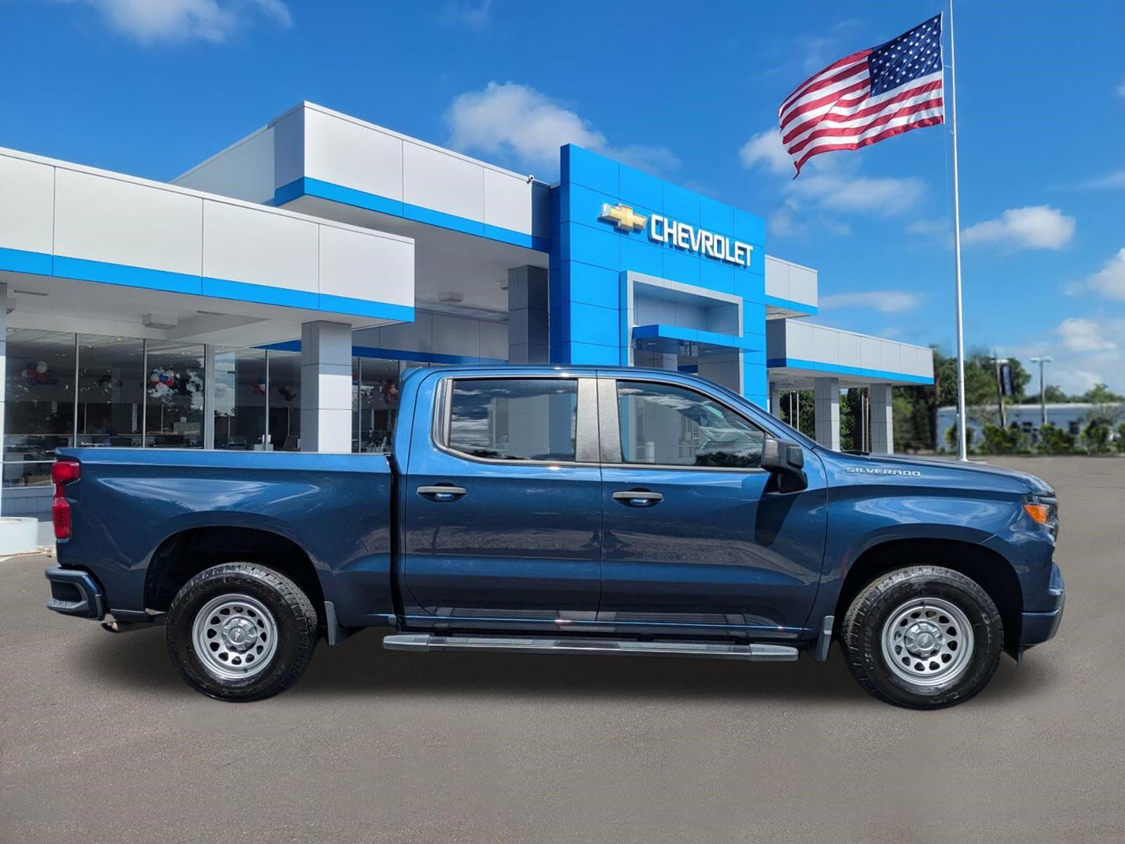 Used 2022 Chevrolet Silverado 1500 Custom RWD image 2