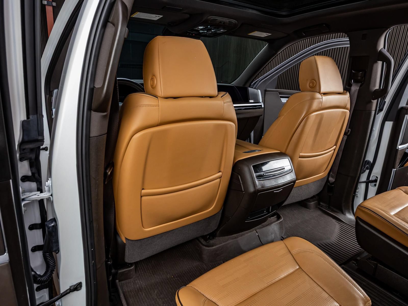 Used 2025 Cadillac Escalade Premium Luxury w/ LPO, Floor Liner Package AWD/4WD image 31