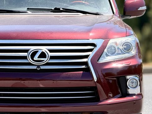 Used 2013 Lexus LX 570 4WD w/ Luxury Pkg image 15