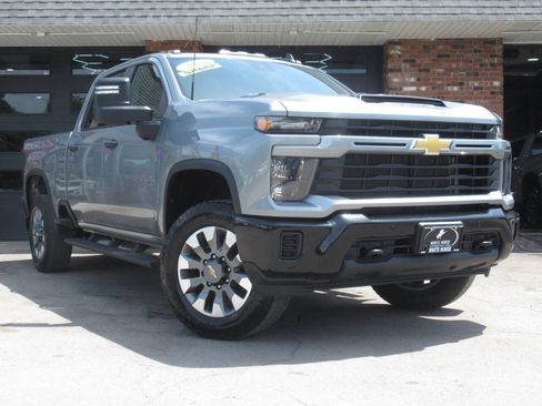 Used 2025 Chevrolet Silverado 2500 Custom w/ Custom Value Package AWD/4WD image 2