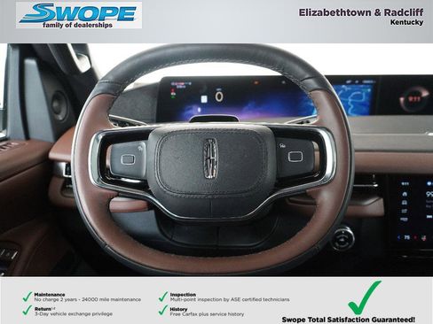 Used 2025 Lincoln Navigator Reserve image 16