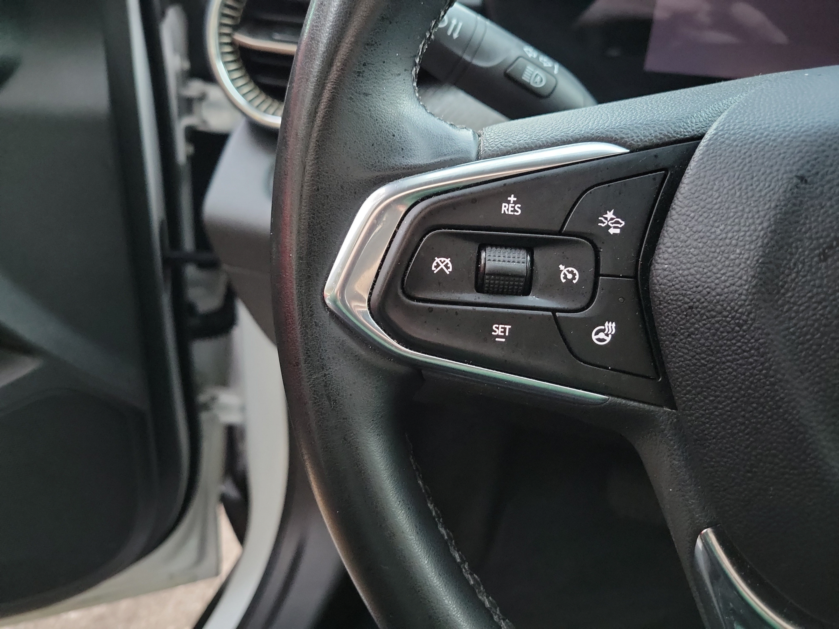 Used 2024 Chevrolet Trax ACTIV w/ Sunroof Package FWD image 28