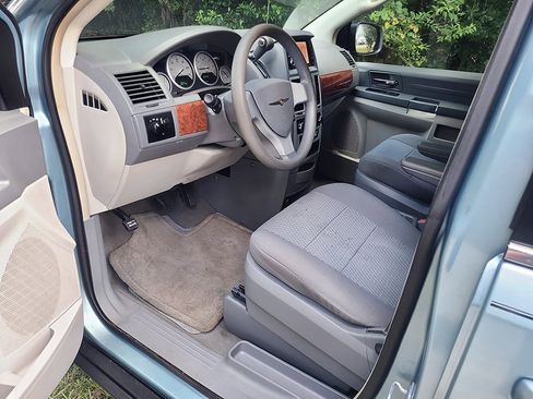 Used 2009 Chrysler Town & Country LX w/ Entertainment Group #1 image 12