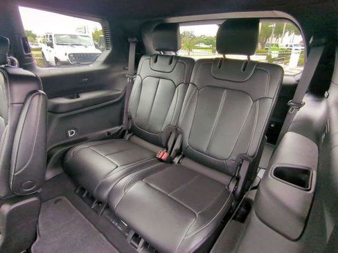 Certified 2025 Jeep Grand Cherokee L Limited w/ Luxury Tech Group II image 15