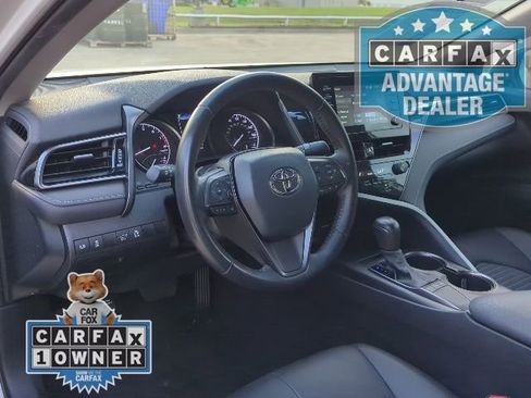 Used 2023 Toyota Camry SE image 4