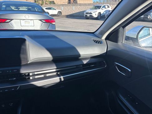 Used 2025 Kia K4 LXS image 35