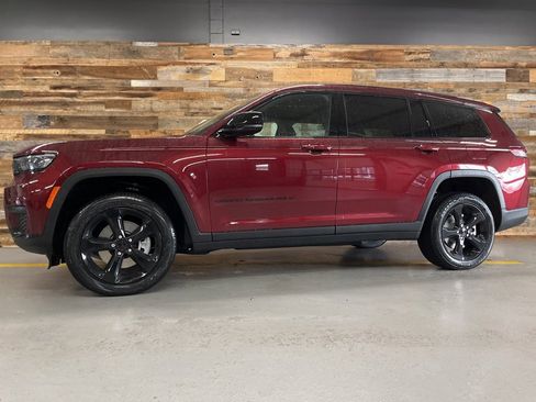 New 2025 Jeep Grand Cherokee L Altitude image 20