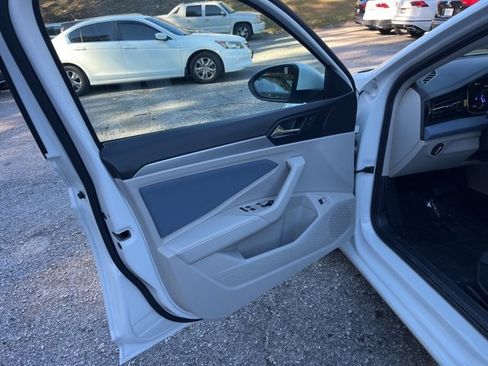 New 2026 Volkswagen Jetta SE image 5