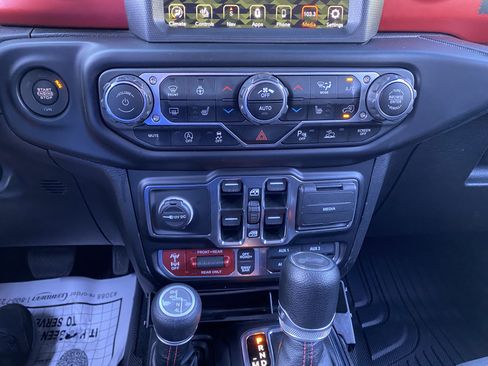 Used 2023 Jeep Wrangler Unlimited Rubicon w/ LED Lighting Group AWD/4WD image 29