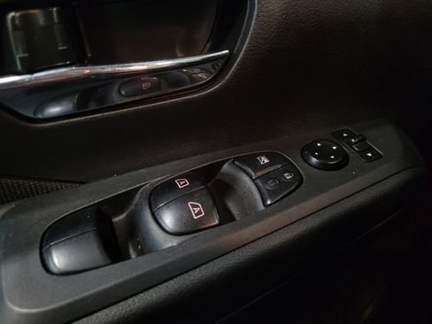 Used 2021 Nissan Kicks SV FWD image 27