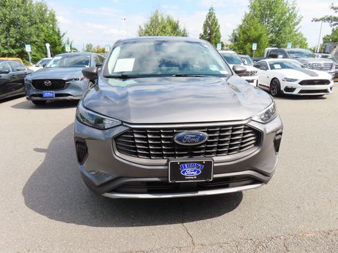 Used 2023 Ford Escape Active w/ Tech Pack #1 AWD/4WD image 2